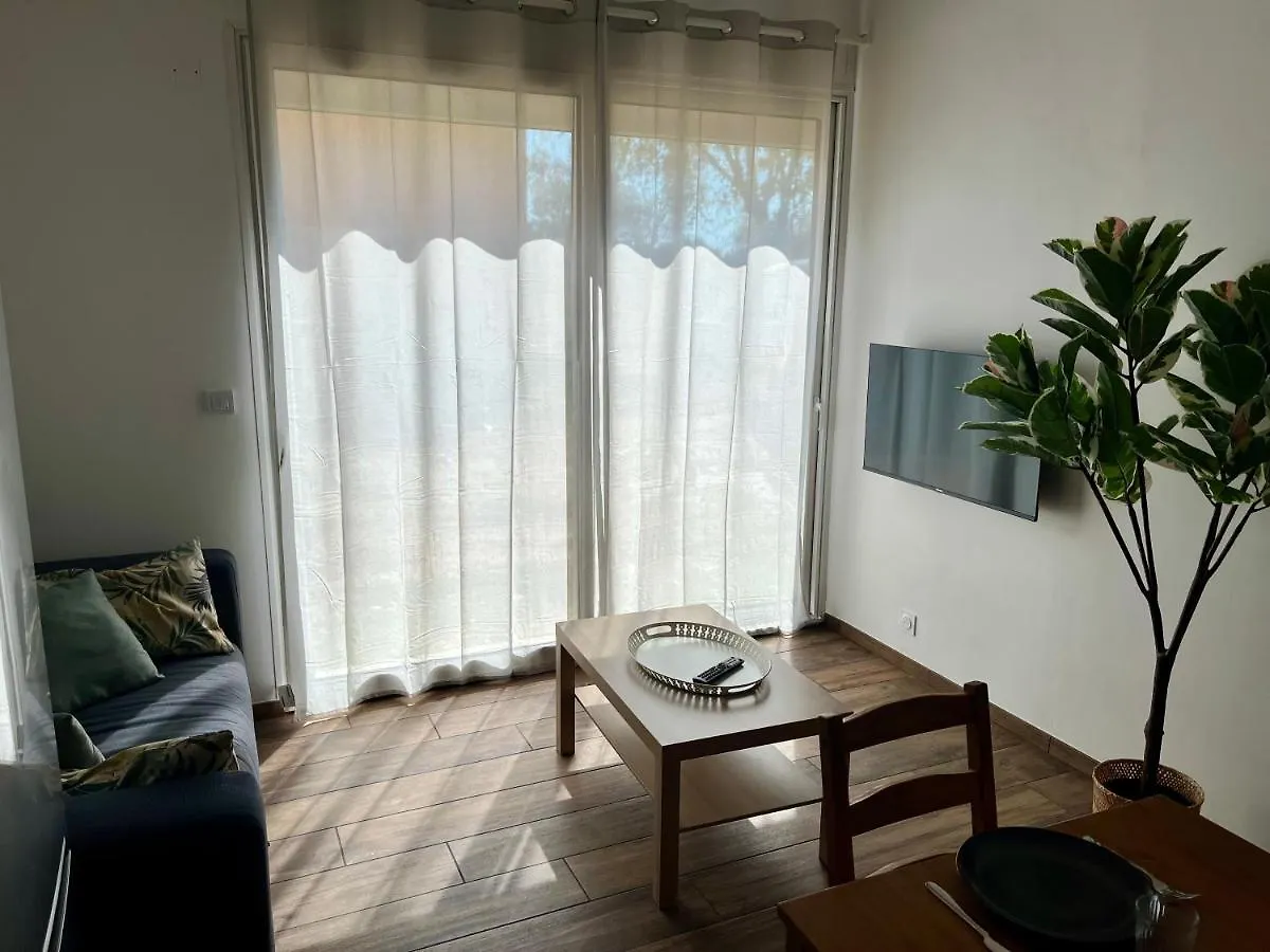 Maisonnette Avec Petite Foret Valréas Hébergement de vacances